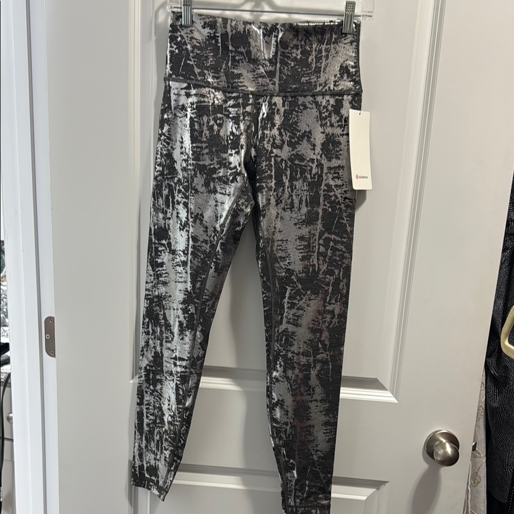 Lululemon Athletica Black and Silver Patterned Leggings